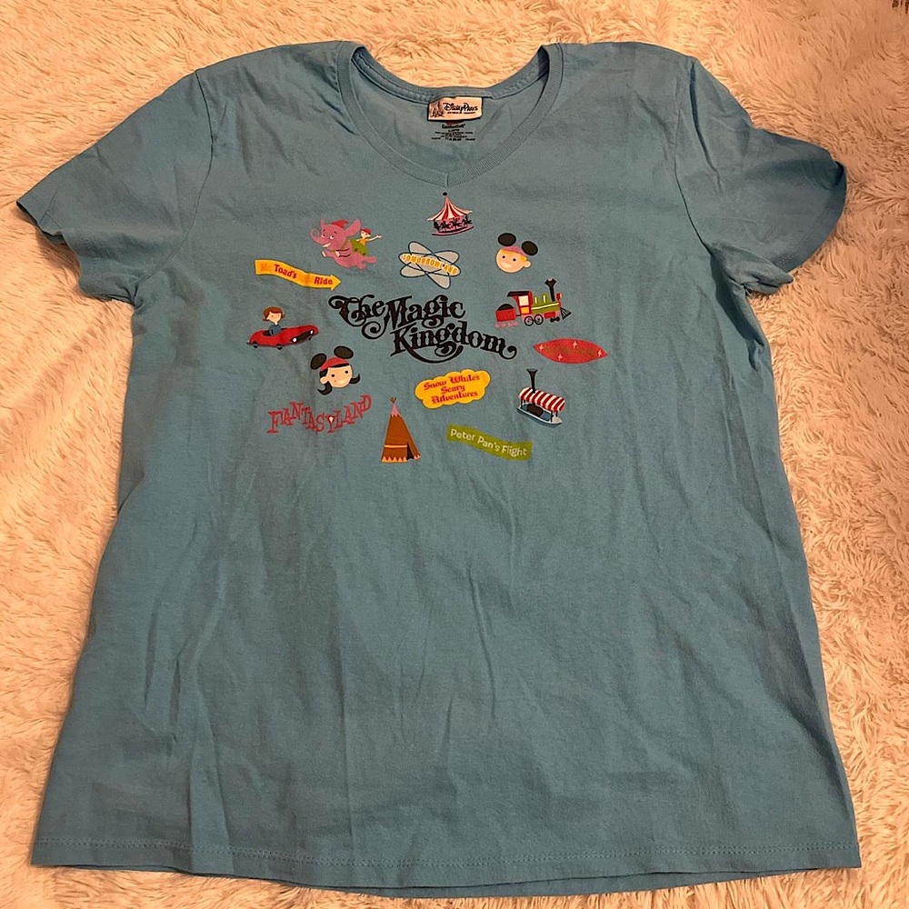Vintage Walt Disney World Magic Kingdom Tee shirt! New without tags.
